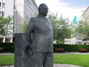 konbg olav statue Oslo